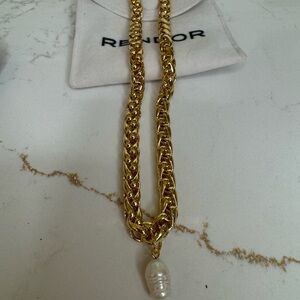 Rendor gold necklace with pearl drop detail.